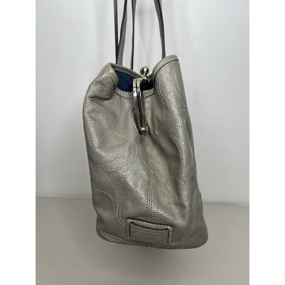 Coach Gray Silver Kiss Lock Handbag Purse F15658 - Picture 4 of 16